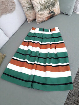 Predám 1x použitú dámsku skladanú sukňu "S"