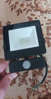 Predám LED svetlo220v zo senzorom pohybu