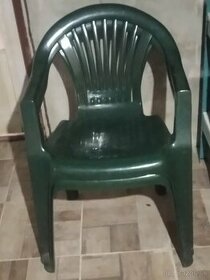 Plastové záhradné stoličky - 2 ks