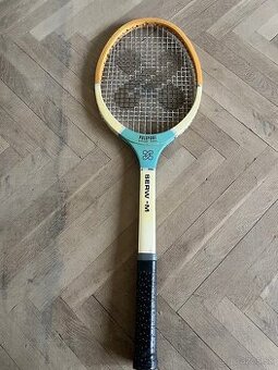 Starožitná tenisová raketa