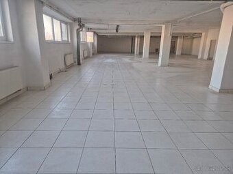 Priestranný otvorený priestor s rozlohou 425,10 m²
