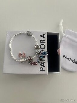 Náramok spolu s príveskami Pandora