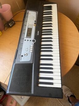 Predám Yamaha PSR E213