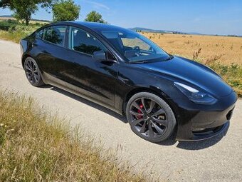 TESLA MODEL 3 PERFORMANCE 11/2022 10tisKm (AMD procesor)