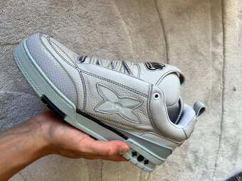 Louis Vuitton topanky sivé 46