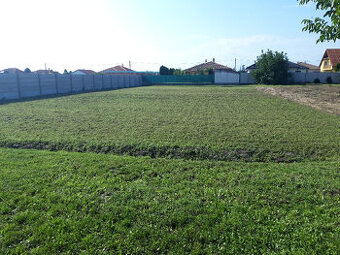 BÁČ PRI ŠAMORÍNE - TOP STAVEB. POZEMOK 1000m² SO VŠETKÝMI IS