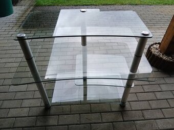 dizajnovy skleneny pc stolik