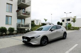 Mazda 3 2.5 e-Skyactiv G140 mHEV Takumi, V záruke,BOSE audio