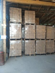 Brikety Rašelina Drevo buk dub Uhlie smrek