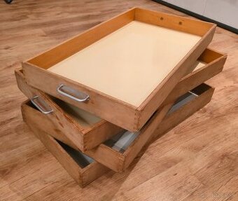 Podnosy / tácky na koláče / torty / zákusky 4ks