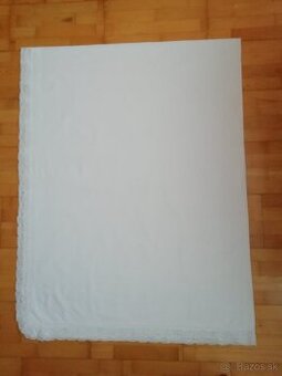 STAROŽITNÝ BAVLNENÝ OBRUS S KRAJKOU