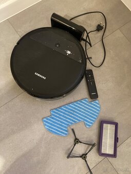 Roboticky vyasavac s mopom Samsung
