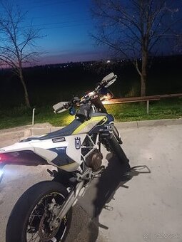 Husqvarna 701 super moto