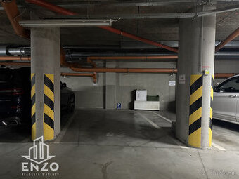 GARÁŽOVÉ STÁTIE V TROCH VEŽIACH NA BAJKALSKEJ UL., 1NP