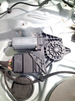 Motorček sťahovania okien VW Passat B5.5
