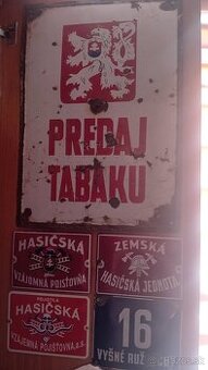 Veľa smaltovaných tabul
