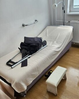 Polohovatelna postel