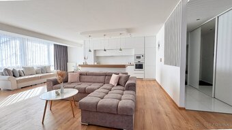 Moderný, priestranný 3 izbový byt v centre mesta