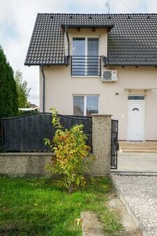 Rodinný dom v tichom prostredí, terasa, záhrada, Rajka