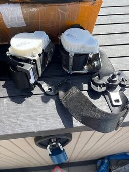 Predám diely BMW e90 Lift 2011