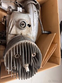 Motor Jawa 250-353 kyvacka otvorene sanie