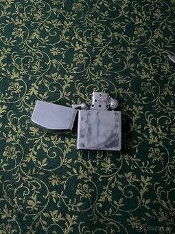 Benzínový zapaľovač – štýl Zippo