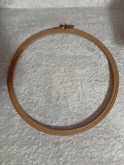 Predám rám na vyšívanie