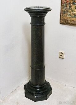Mramorový stĺp/ podstavec 19. storočia zelený mramor