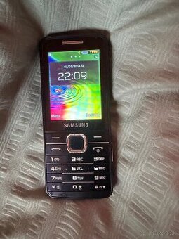 Tlačidlový telefón