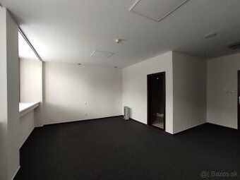 Kancelársky priestor so sociálnym zázemím a parkovaním v Bus