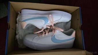 Botasky Nike 41 vn dl 26.5.....uni