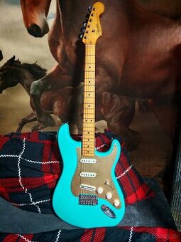 Predám squier stratocaster 40 rokov výročný model