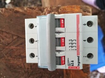 Legrand ističe 63A 400v