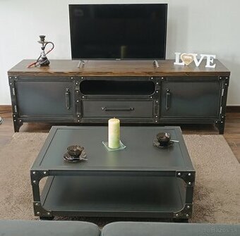 Rustikálny nábytok z kovu a dreva