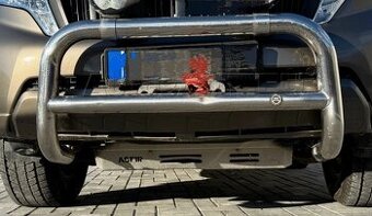 Toyota Land Cruiser -oprava a prestriekanie ochranného rámu