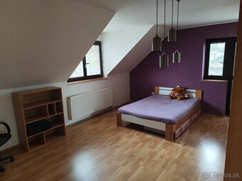 Priestranný 7 izbový rodinný dom s bazénom