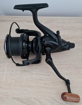 Baitrunner navijak Giants Fishing Deluxe Reel 9000