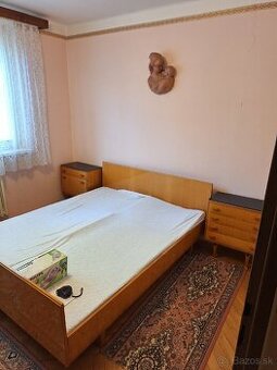 Darujem skrine postel stoyk a 2 male skrine