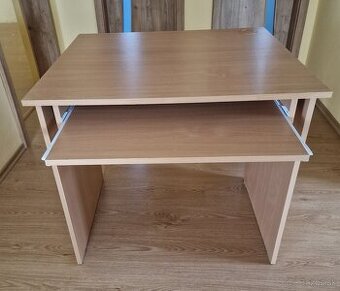 Stolík pod PC