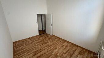 Kancelária – centrum Nitry (hneď vedľa HOTEL11)