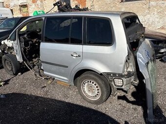 Lacno Rozpredam alebo predám ako celok VW touran
