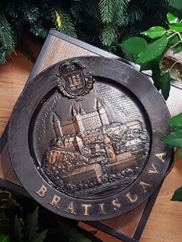 Dekoračný tanier na stenu