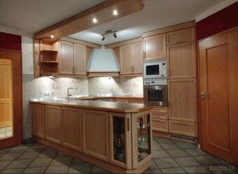 Velká kuchyňská linka z masivu s vestavěnými spotřebiči,5603