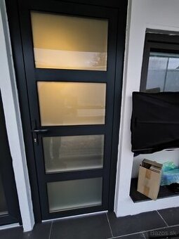 predám kovové dvere 90x210.