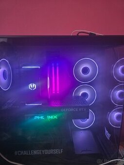 pc herna zostava s monitorom