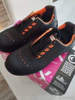 Nové pracovné topánky