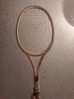 Predám staršiu tenisovú raketu KNEISSL IVAN LENDL