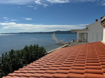 Chorvatsko na predaj: Jedinečný apartmán v Sukošane – Prvý r