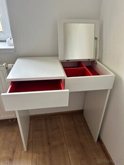 Kozmetický stolík IKEA – biely, so zrkadlom