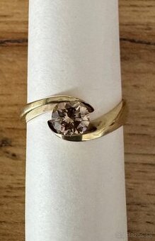 Zlatý prsteň s diamantom, s certifikátom